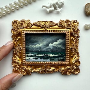 Dipinto ad olio sull'oceano con cornice, originale antico, dipinto costiero malinconico, arte della natura, piccola cornice dorata, mini arte oceanica, costa, oceano tempestoso