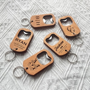 Porte-clés personnalisé ouvre-bouteille en bois, cadeau de garçon d'honneur gravé, cadeau de mariage, cadeau d'anniversaire pour papa