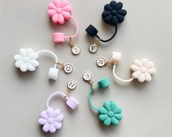 Adorno de pajita de silicona con diseño floral: Accesorio para vaso con diseño de letra personalizada y diseño retro de flores.