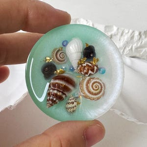 Ocean Seashell Resin Phone Grip – Handmade Heart/Round Phone Stand, Pop Socket, Beach Lover Gift, Coastal Accessories