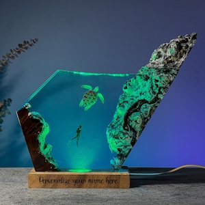 Sea Turtle Diver Resin Lamp – Custom Ocean LED Night Light with Wood Base, Personalized Gift for Scuba & Ocean Lovers
