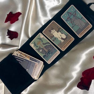 Cats Rule the Earth Tarot Deck – 78 Illustrated Cards + Velvet Cat Pouch | Compact Gift for Cat Lovers