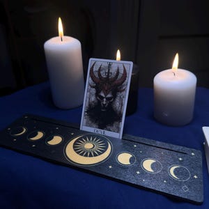 Portacartas de tarot de madera estilo bohemio: expositor de luna creciente para cartas de tarot, oráculo, afirmaciones o arte, o decoración espiritual para el altar.