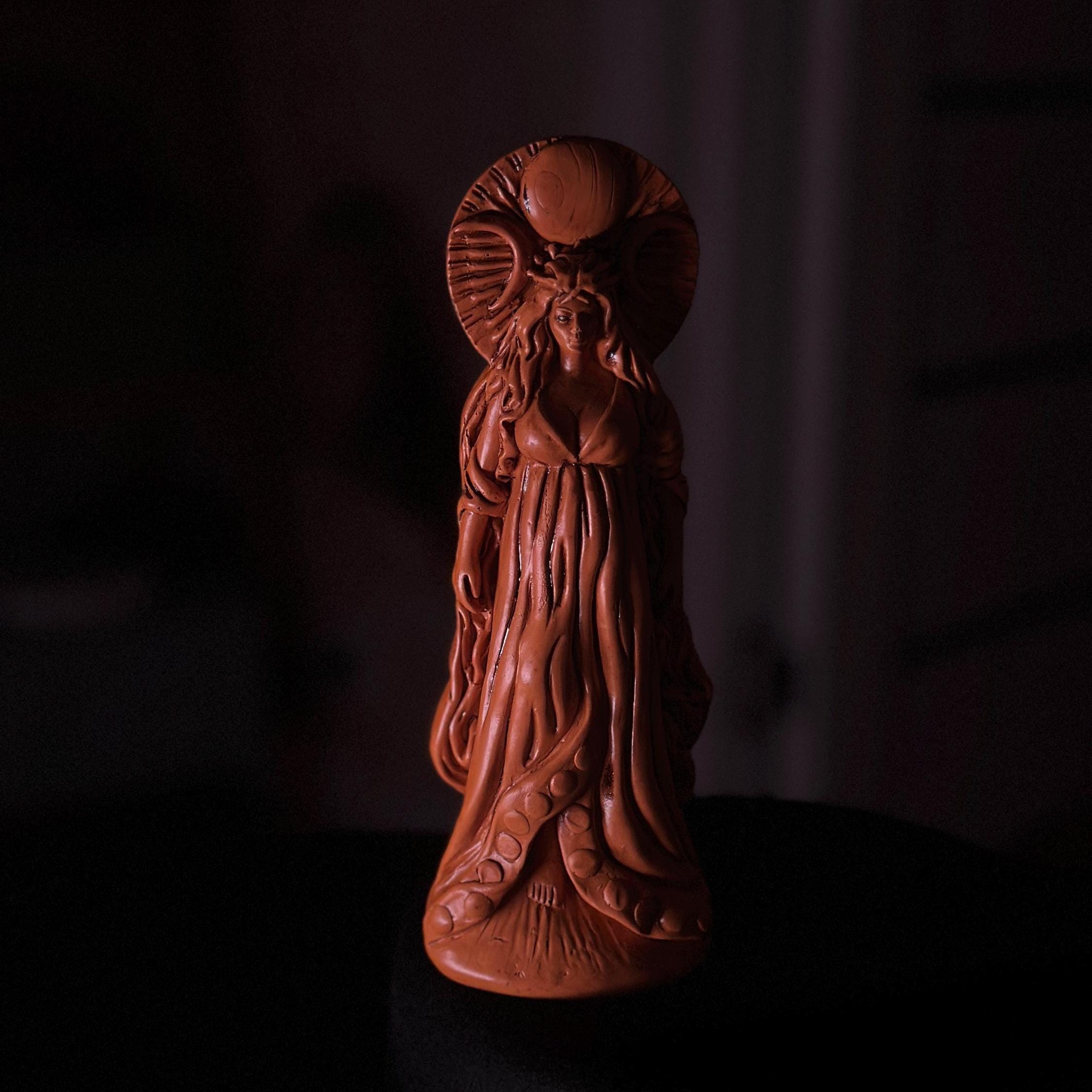 三月の女神像 – 神聖な女性祭壇装飾、異教の魔女の置物 - Etsy 日本