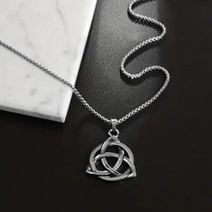 Celtic Triquetra Knot Pendant – Norse Celtic Amulet Necklace for Men