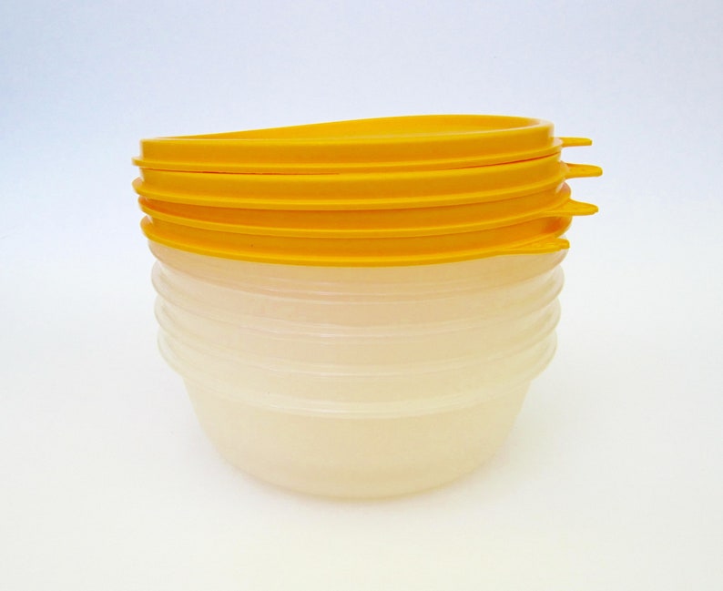 clear tupperware bins