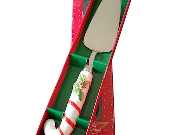 All the Trimmings Christmas Holiday Cake Server in Original Box 1986 Ceramic and Stainless Steel Mistletoe Design Made in Japan