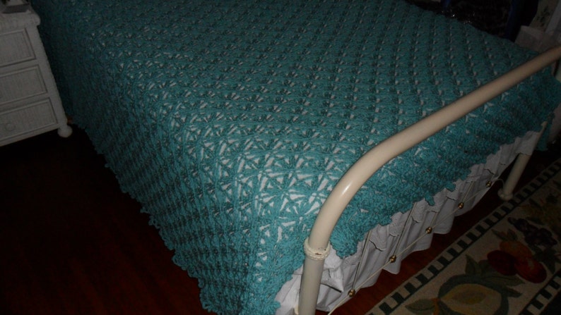 Bedspread /'/'SPRING BUD/'/' in Aruba Sea Throw King 104inWx90L Crochet Afghan - Blanket