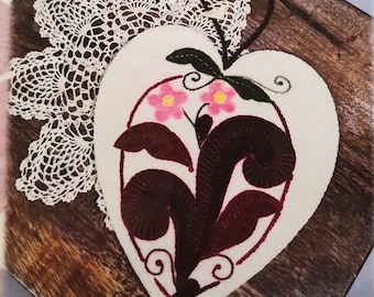 Granny's Legacy Patterns, "Berry Special" - Wool Felt Applique Pattern for Hanging Heart Design - Fabric, Wool and Threads included, NIB