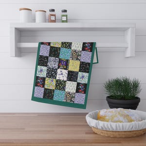 Floral Patchwork Quilt Pattern Tea Towel | Green Border