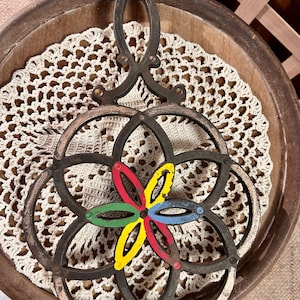 Vintage Wilton Cast Iron Trivet – Footed Rustic Kitchen Hot Pad – Hex & Circles Design – Heavy Metal Cookware Rest or Wall Decor