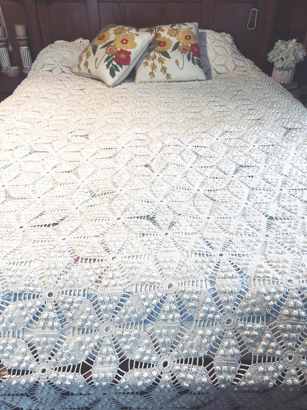 Vintage Hand Crocheted Bedspread - White/cream Popcorn Star Stitch ...
