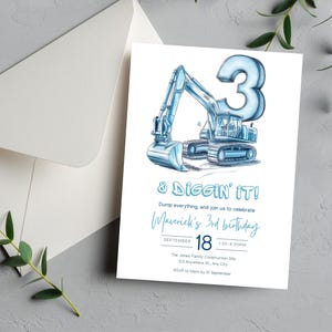 Convite de aniversário 3 e Digging It, tema de aniversário de trator para terceiro aniversário, convite de trator azul para impressão para festa de construção, t03d