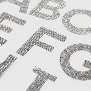 Letras, números y caracteres especiales de pedrería: apliques de cristal para manualidades, chaquetas, sombreros, camisas y conjuntos.