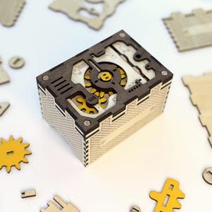 Steampunk Kartenbox - Fasst 130 Karten - Zahnrad-Deckel - Walnussholz, Lindenholz und MDF - DIY Option verfügbar