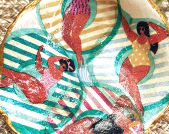 Decoupage Oyster Shell Ring Dish: Girlfriends on Floaties, Retro Coastal Decor