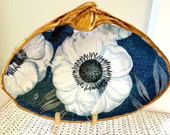 Navy Blue and White Flower Clam Shell | Handmade Coastal Art Decor
