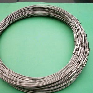 NYTT NYTT NYTT 5 st 16 tum 1 mm silverfärgade halsband/trådar i rostfritt stål med magnetspännen i rostfritt stål