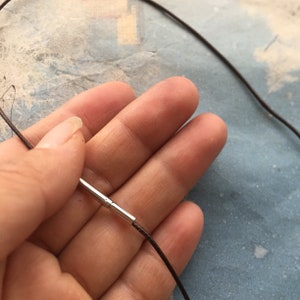 alta qualità 2 pezzi 1 mm 12-28 pollici più di 20 colori a scelta cordini per collana in pelle coreana con chiusura FIBBIA IN ACCIAIO INOSSIDABILE ARGENTO