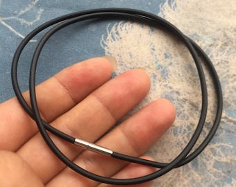 high quality 5pcs 2.0mm 12-24 inch for your choose Black Rubber necklace cords with Silver stainless needle clasps