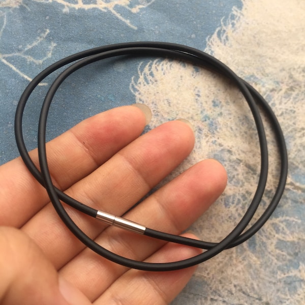 high quality 5pcs 2.0mm 12-24 inch for your choose Black Rubber necklace cords with Silver stainless needle clasps