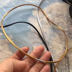 5 stks 3x1.5mm 12-28 inch uw keuze Zwart/goud/zilver platte suede lederen choker ketting koorden met Zilver roestvrij naald gespen