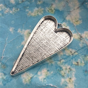 DJUP -- 5 st 52 x 30 mm hjärtformade bezelfat i antikt silver/antik brons/guld/ljust silver --- (passar 29 x 26 mm cabochoner)