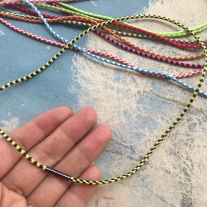 Nuevo estilo 5pcs 1.5mm 12-28 pulgadas 10 colores para su elección Cordones de collar de cuero de Corea de color con cierres de aguja inoxidable Gunmetal