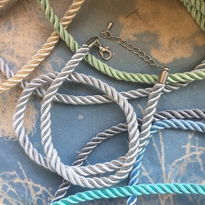 2 pezzi da 12-38 pollici 5 mm 23 colori per la tua scelta di corde per collana in corda di seta intrecciata con finitura argento k bianco
