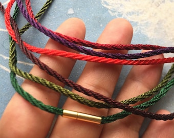 alta qualità 5 pezzi 2mm 7-17 pollici per la tua scelta Nero / marrone / marrone / rosso / viola / verde cordini per collana in seta con fermagli in oro inossidabile