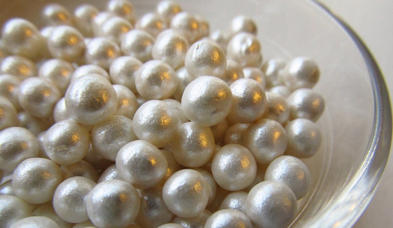 White Edible Fondant Pearls for Cakes Cupcakes Cookies Edible Beads Sugar Pearls Wedding Cake Soft Edible Pearls Candycore