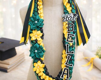 Spersonalizowany trójkolorowy lei z wstążką na ukończenie szkoły 2026, niestandardowy satynowy pleciony lei z imieniem, ręcznie robiony prezent dla absolwenta 2026, prezent dla niego i dla niej