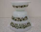 spring blossom in green set of three vintage pyrex nesting mixing bowls with pouring spouts