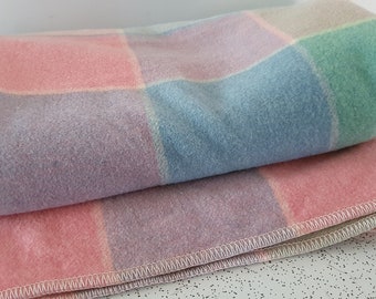 fancy regular checks in pastel colours...1960s vintage wool blanket for a single or twin bed