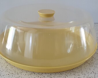 1970s vintage Decor brand cake display plate with clear lid