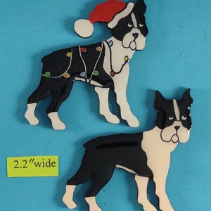 Boston Terrier Christmas ou Plain Pin, Magnet ou Ornament VOIR TOUTES LES PHOTOS pour la taille, le nom/année du chien et les informations personnalisées, Peint à la main