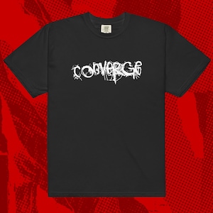 Könnte beinhalten: Schwarzes T-Shirt mit einem weißen Aufdruck des Wortes "Converge" in einer stilisierten Schrift.