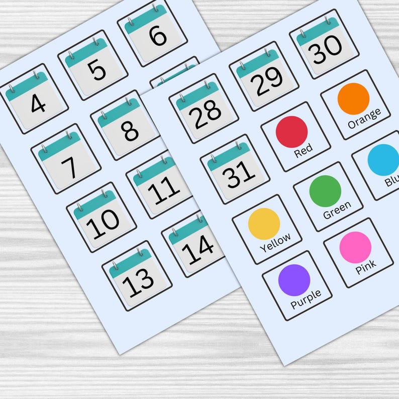 Op de afbeelding: Twee vellen papier met kalenderdata van 4 tot en met 31 en gekleurde cirkels met de woorden rood, oranje, geel, groen, blauw, paars en roze.