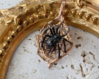 14K Gold Spinnennetz Anhänger, Gothic Spinne Charm