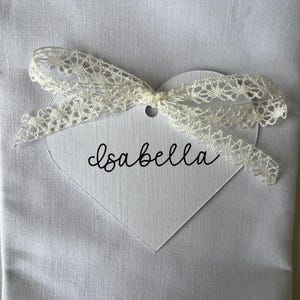 Porte-nom en dentelle avec coeur - mariage en dentelle rustique - dentelle de fête de mariage - douche nuptiale en dentelle - EVJF en dentelle - soirée nuptiale en dentelle - noeud en dentelle