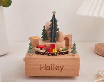 Spersonalizowana drewniana pozytywka w kształcie pociągu, drewniana karuzela z muzyczną baletnicą, muzyczny pociąg, grawerowana pozytywka z imieniem, prezent na baby shower
