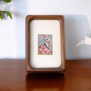 Mini marco de fotos de madera con tapete, pequeño marco de exhibición de arte / marco de escritorio para sellos postales, mini fotos vintage, coleccionables