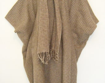 1970s FRINGE HOUNDSTOOTH PONCHO, versatile light wool cape jacket, size osfm