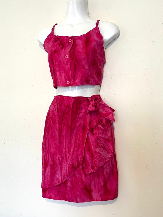 1990s Pink Tie Dye WRAP skirt and CROP TOP , size… - image 4