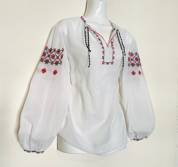 Vintage 60s / 70s UKRAINIAN Embroidered blouse, s… - image 5