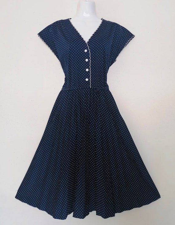 vintage 70s does 50s Polka Dots day dress, size m… - image 3