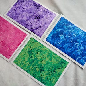 Juego de 4 tarjetas acrílicas abstractas: rosa, morado, verde y azul / 15 x 21 cm / Miniaturas con pinceladas pintadas a mano / Reverso en blanco para regalo