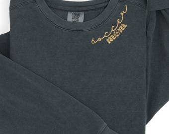 Sudadera bordada para mamá futbolera, suéter de mamá futbolera, camiseta para mamá futbolera, regalo para mamá futbolera, camiseta de temporada de fútbol de otoño E012