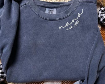Custom Embroidered Nana Sweater, Nana Est 2026 Crewneck, Personalized Grandma Sweater, Mothers Day Gifts, Nana Embroidery E013