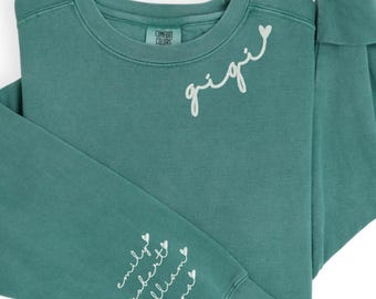 Embroidered Gigi Sweatshirt, Kids Names on Sleeves, Grandma Sweatshirt Embroidered, Custom Grandma Crewneck, Mother's Day Gift, E031